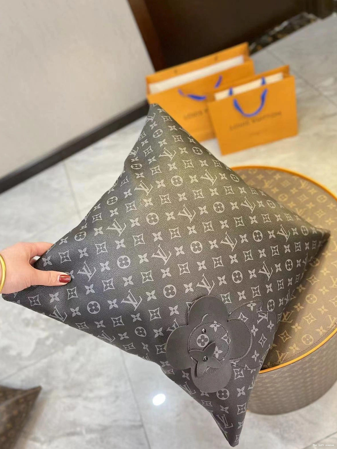 PILLOW LV VIVIENNE CUSTOM 0817